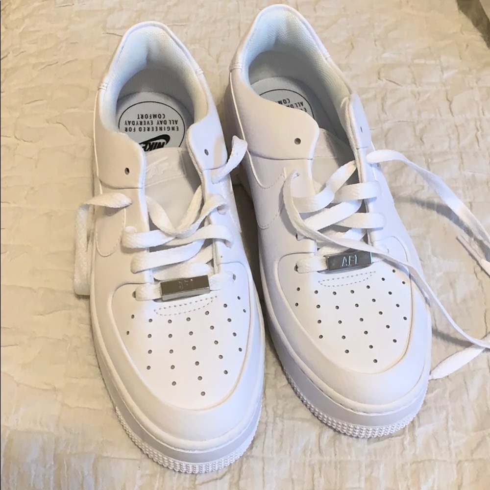 Nike Air Force 1 Sage Lows